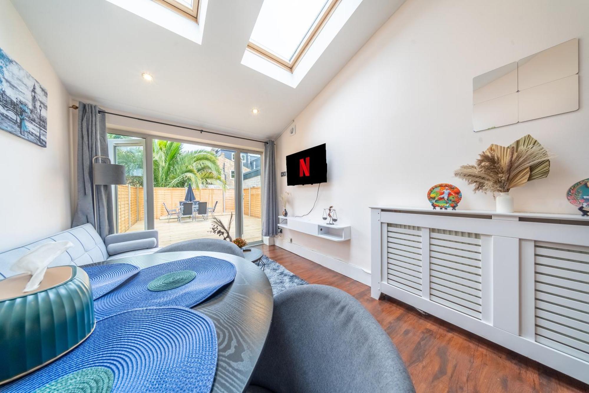 Beautiful 2 Bedroom With Private Garden In Wimbledon - Minutes From Central Londyn Zewnętrze zdjęcie