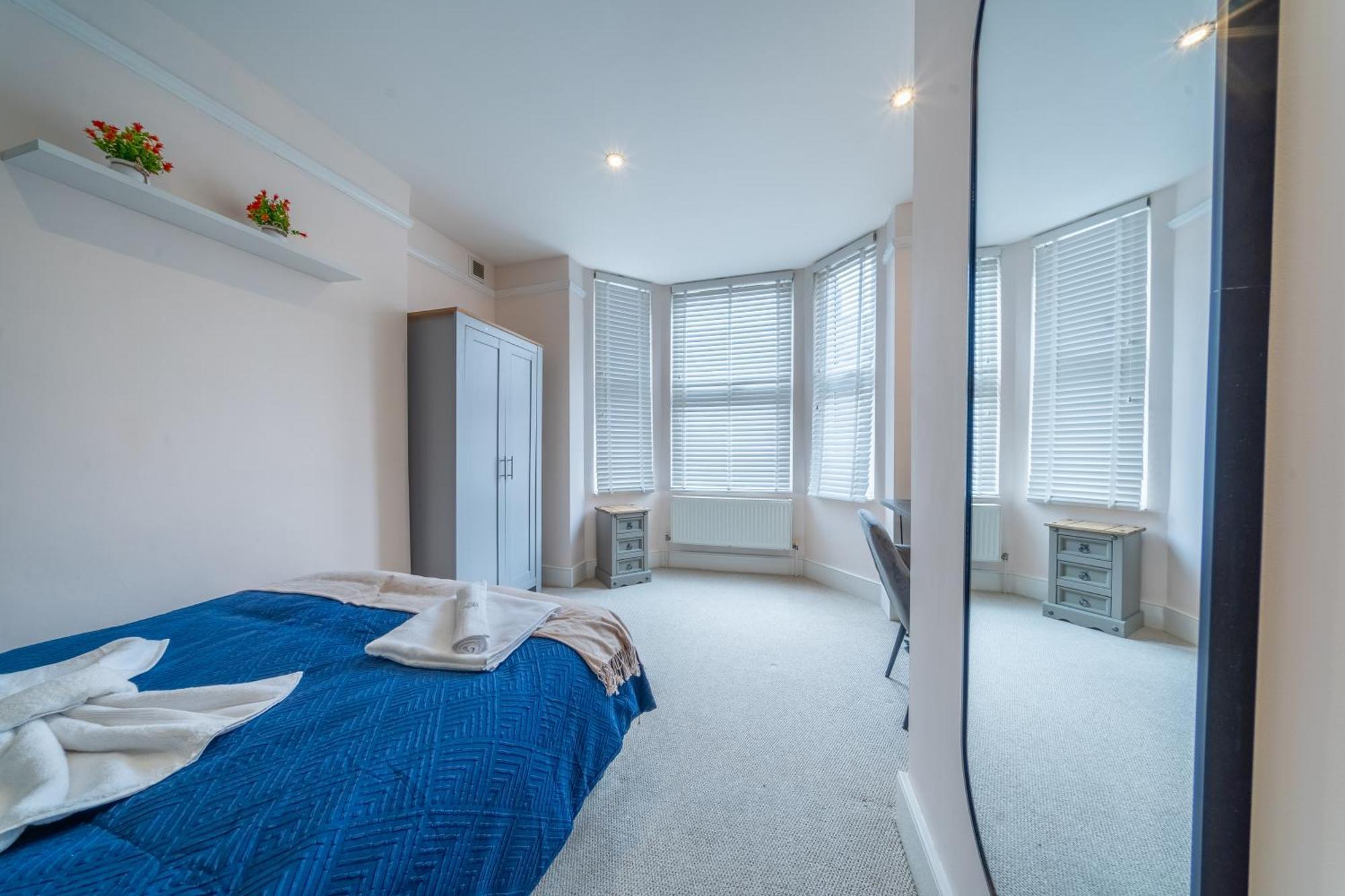Beautiful 2 Bedroom With Private Garden In Wimbledon - Minutes From Central Londyn Zewnętrze zdjęcie