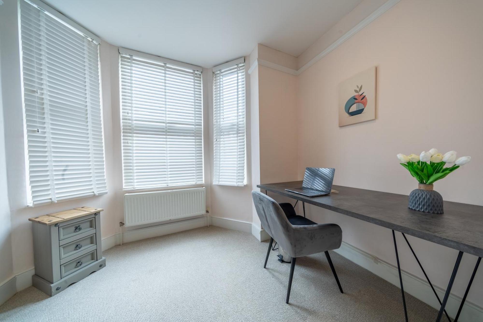 Beautiful 2 Bedroom With Private Garden In Wimbledon - Minutes From Central Londyn Zewnętrze zdjęcie